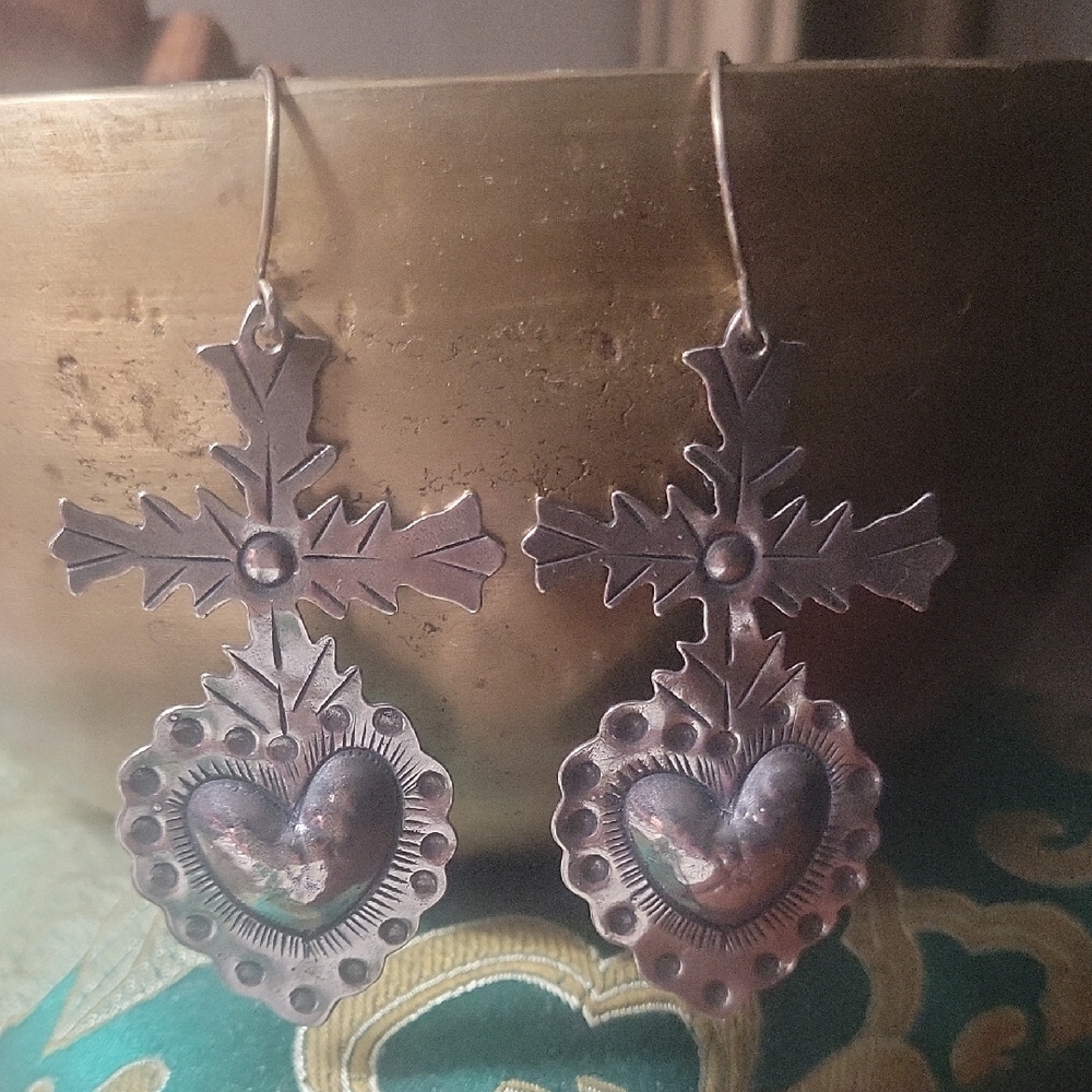 Artisan Silver Filigree Heart Miragro Dangle Earrings - Picture 2 of 7